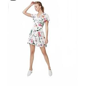 Express Floral White Mini Dress Faux Wrap V-Neck and Flutter Sleeves Size 12 NWT